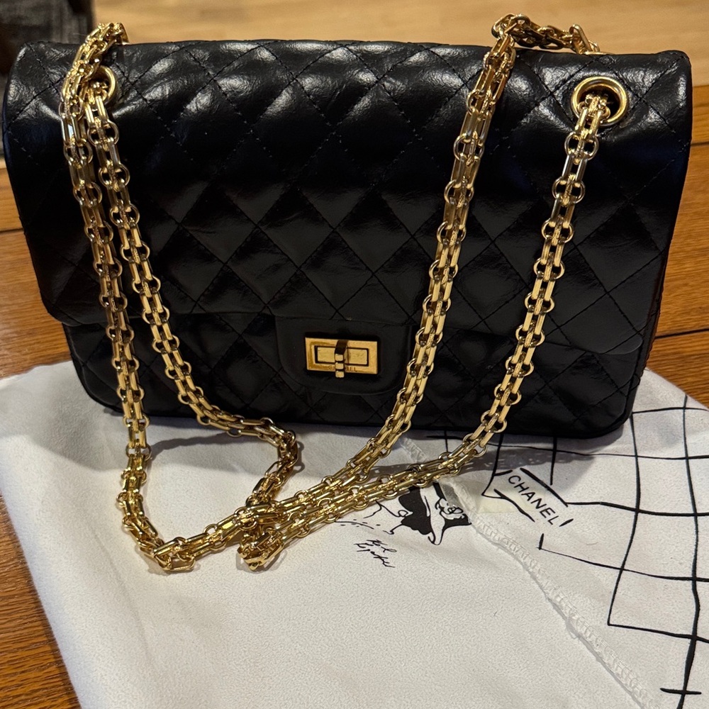 Black Shoulder Bag with Gold Chain